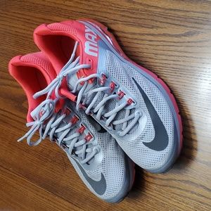 Mens Nike AirMax like new.